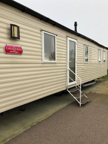 Caledonia Summertime Villa Jaywick Sands Exterior foto