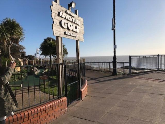 Caledonia Summertime Villa Jaywick Sands Exterior foto